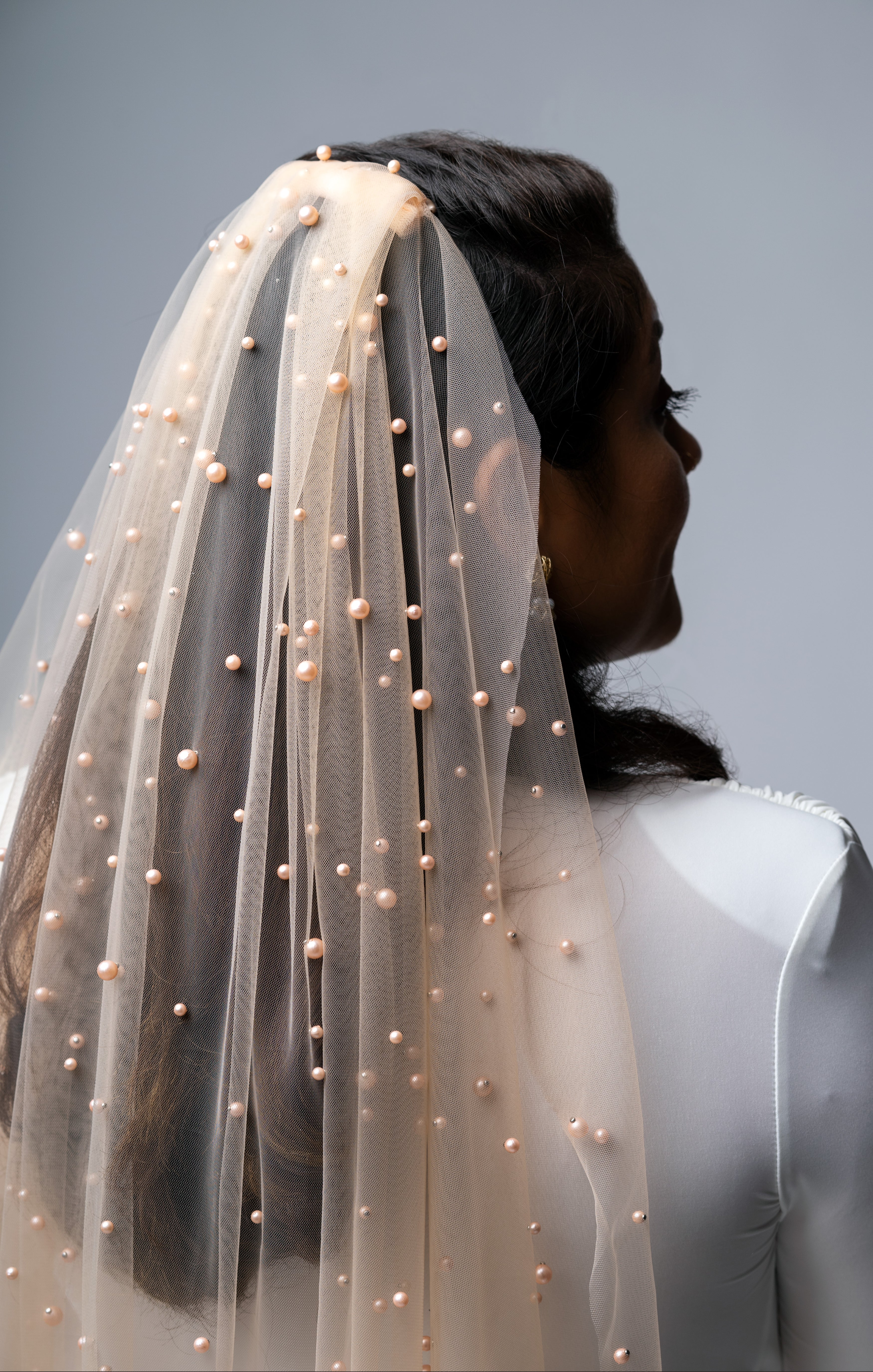 LUMIERE | fingertip veil with pearls